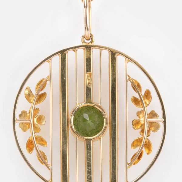 Fine Jewels Of Harrogate 15 ct Gold Pearl Peridot Pendant