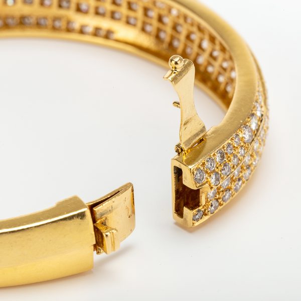 Fine Jewels of Harrogate Modern French 18 Carat Gold and 3.75 Carat Diamond Bangle