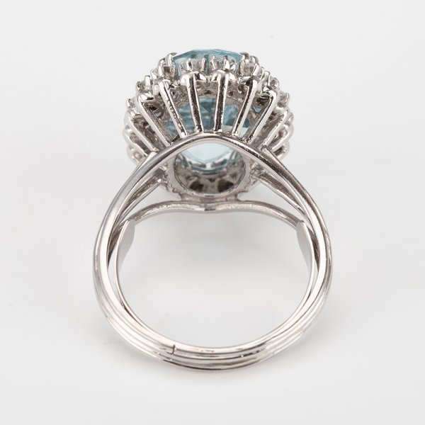 Fine Jewels of Harrogate Vintage 5.75 Carat Aquamarine and 0.72 Carat Diamond Cluster Engagement Ring circa 1960's