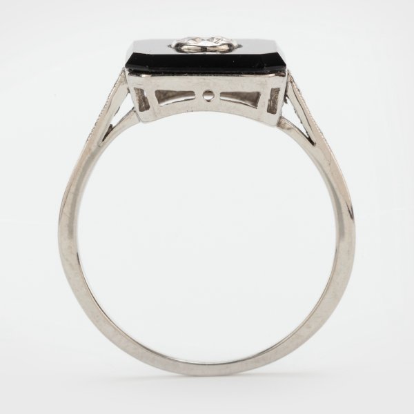 Fine Jewels of Harrogate Modern Platinum Onyx and 0.26 Carat Diamond Dress Ring