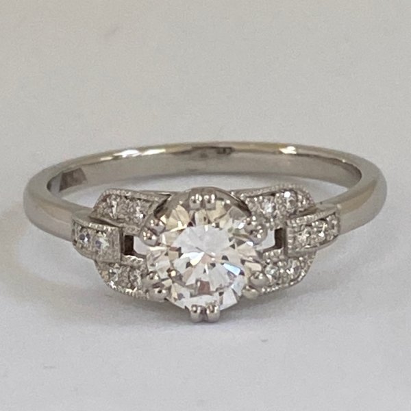 Fine Jewels of Harrogate Contemporary Vintage Style 0.76 Carat Round Brilliant Cut Diamond Engagement Ring
