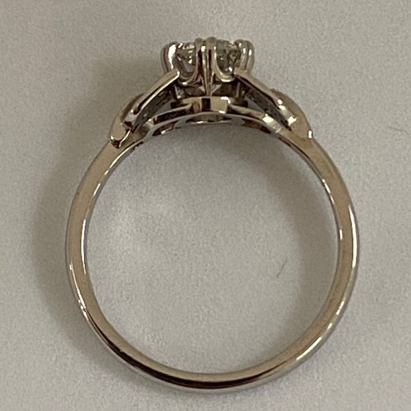 Fine Jewels of Harrogate Contemporary Vintage Style 0.76 Carat Round Brilliant Cut Diamond Engagement Ring