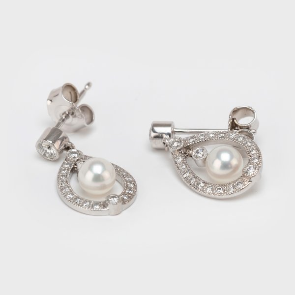 Fine Jewels of Harrogate Contemporary 18 Carat White Gold Pearl and 0.53 Carat Diamond Cluster Drop Earrings