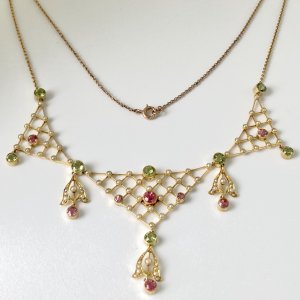 Fine Jewels of Harrogate Antique Edwardian 1.50 Carat Peridot and 1.00 Carat Pink Tourmaline and Pearl Necklace