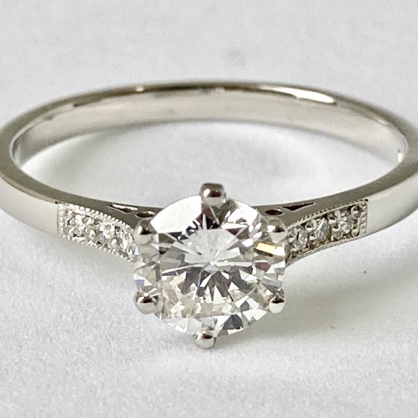 Fine Jewels of Harrogate Contemporary 0.50 carat Round Brilliant Cut Diamond Solitaire Engagement Ring